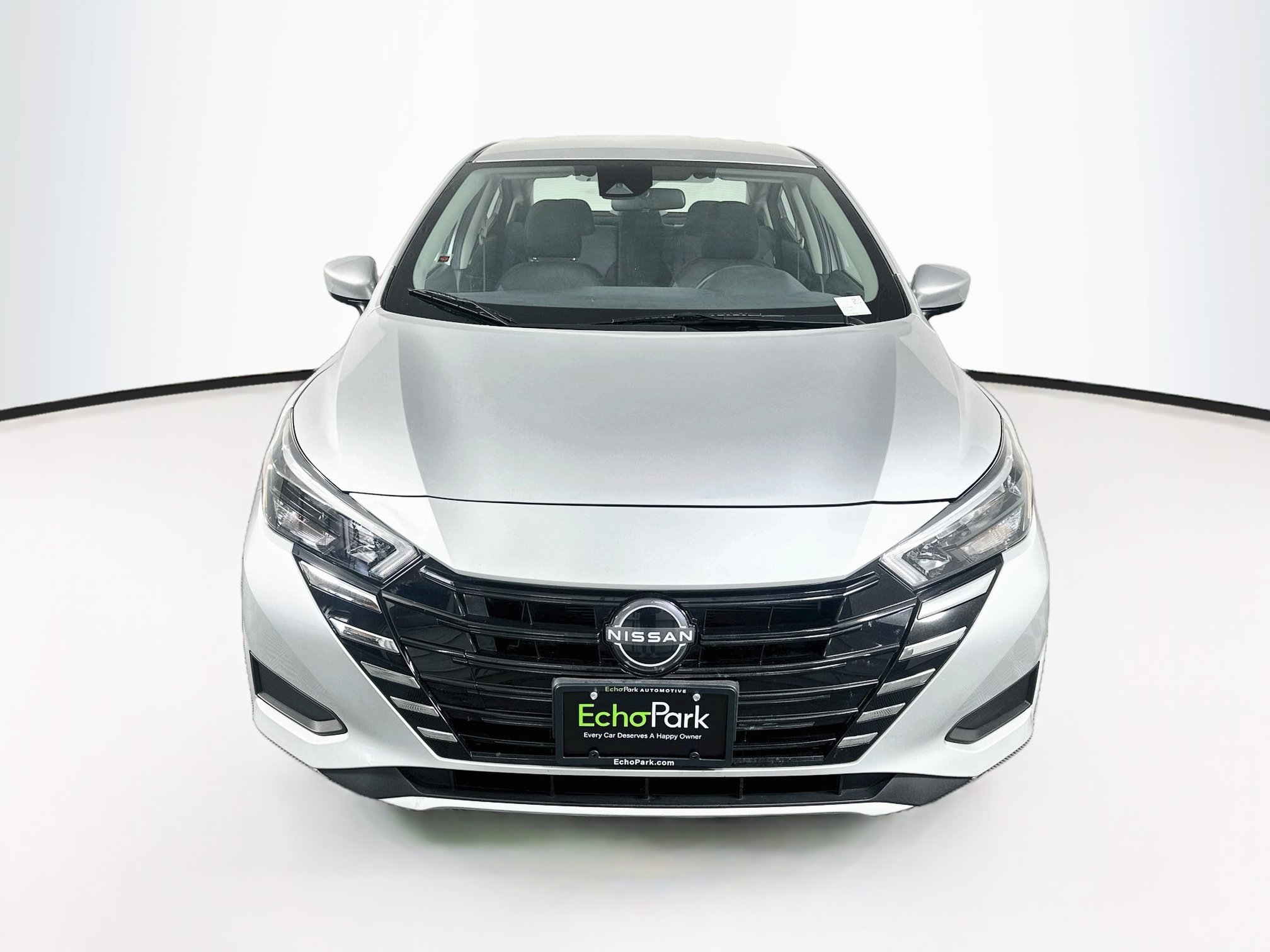 Used 2025 Nissan Versa SV FWD image 2