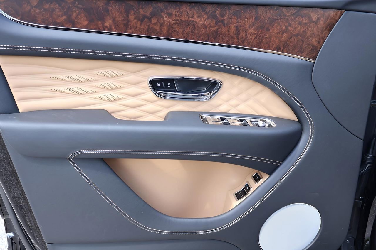 New 2025 Bentley Bentayga image 11