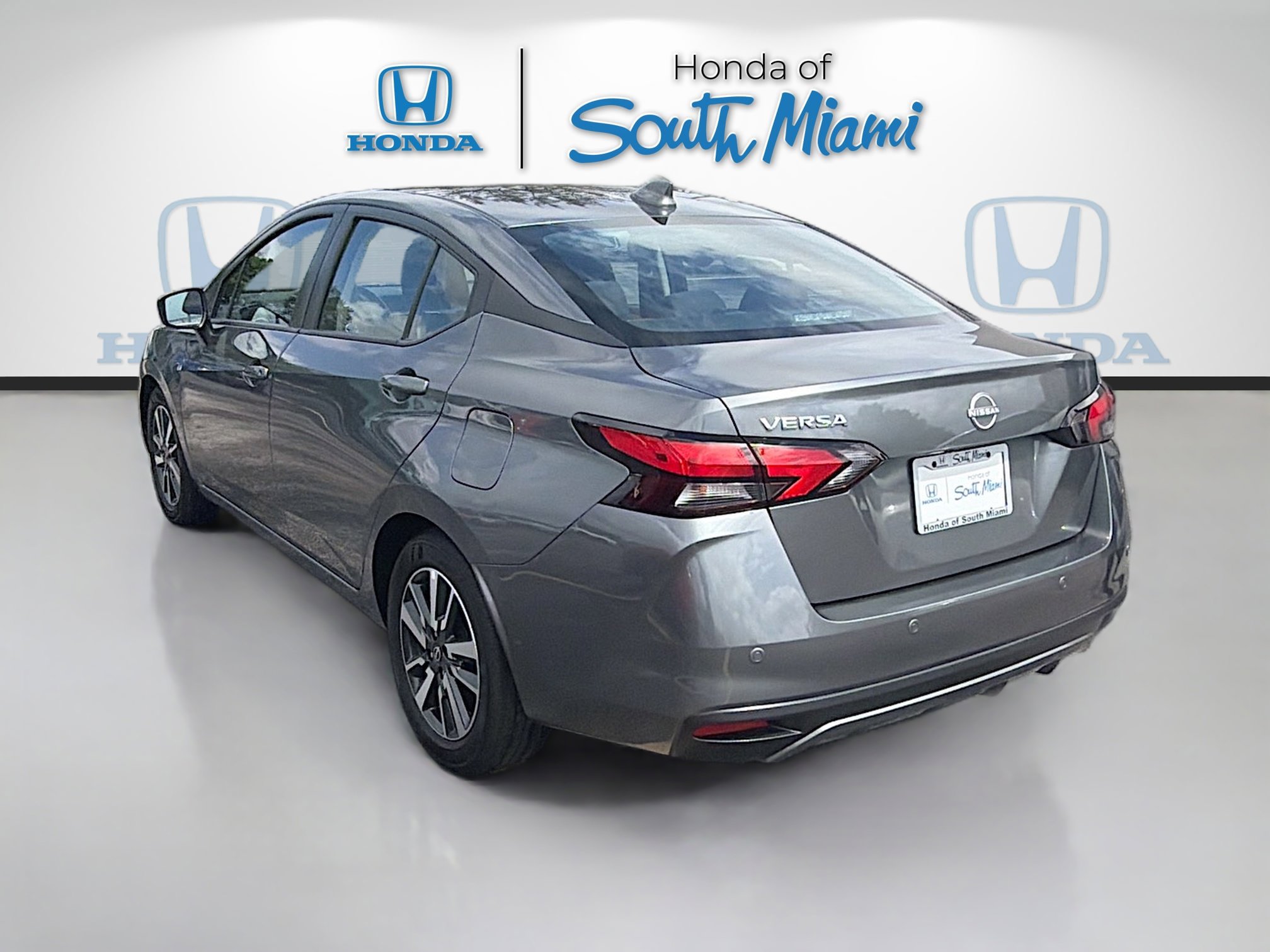 Used 2025 Nissan Versa SV image 5