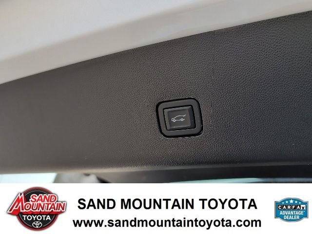 Used 2022 Chevrolet Traverse Premier FWD image 10