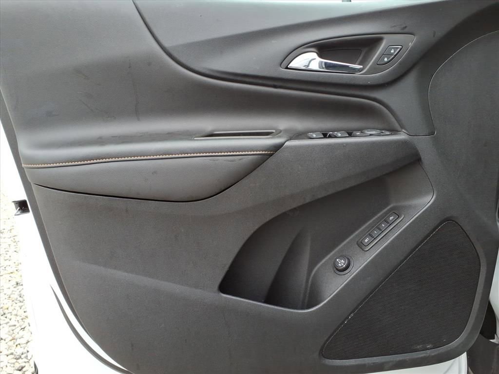 Used 2023 Chevrolet Equinox Premier image 12