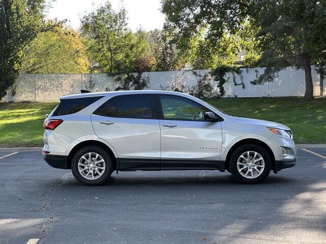 Used 2021 Chevrolet Equinox LS w/ LS Convenience Package image 3