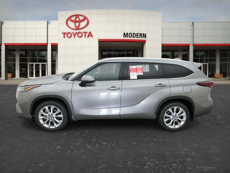 New 2026 Toyota Highlander Limited AWD/4WD image 2