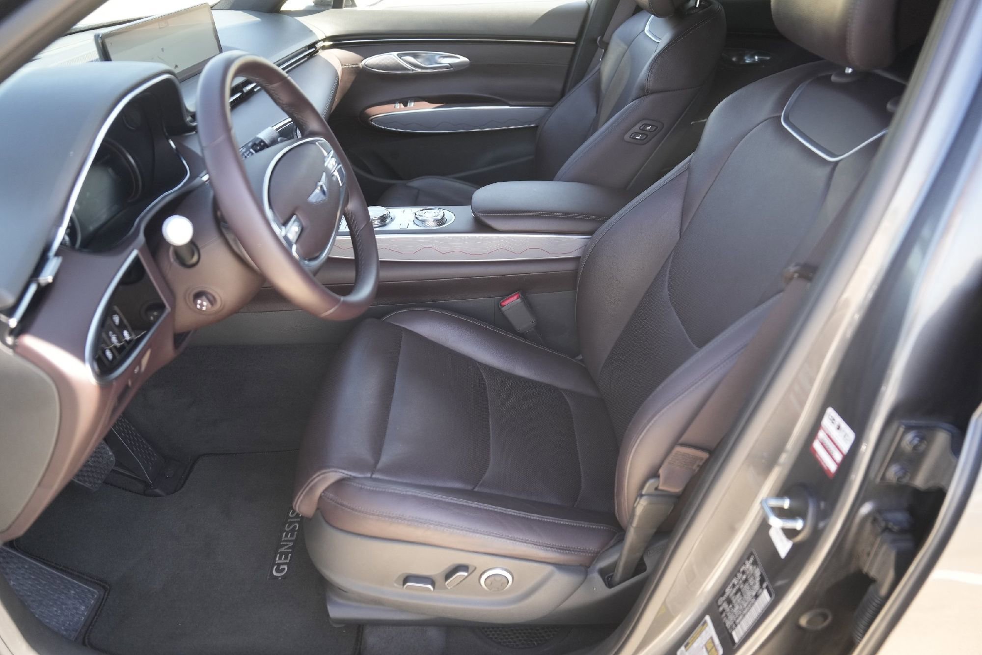 Used 2022 Genesis GV70 2.5T w/ Advanced Package image 9