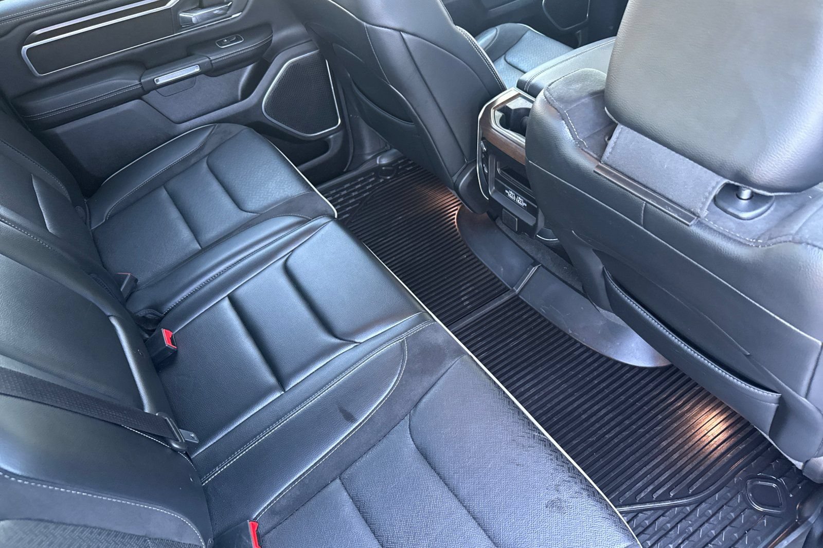 Used 2022 RAM 1500 Laramie AWD/4WD image 16