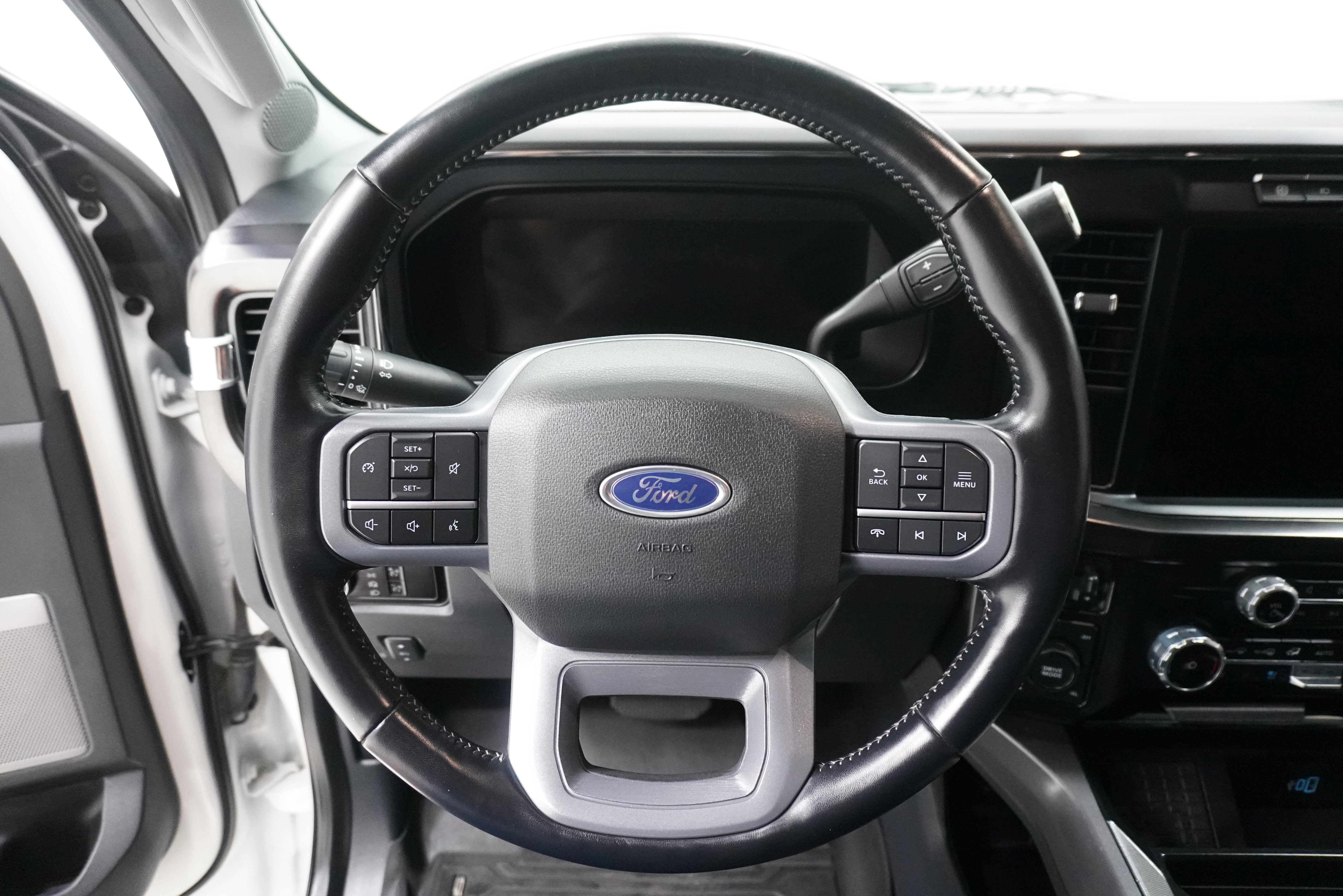 Used 2023 Ford F350 Lariat w/ Chrome Package image 21