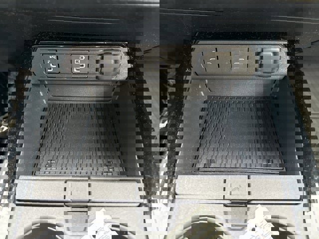 Used 2025 Toyota Prius XLE image 31