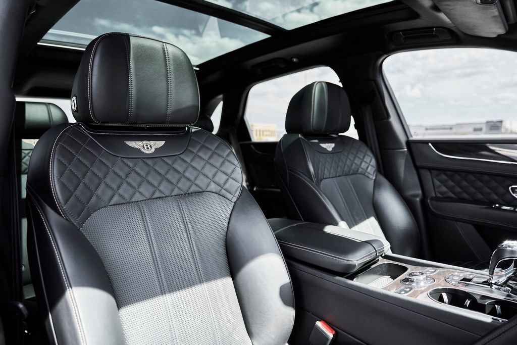 Used 2017 Bentley Bentayga AWD/4WD image 36