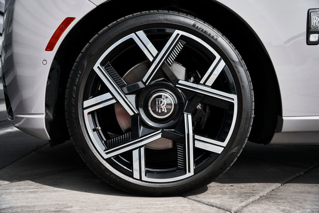 Used 2025 Rolls-Royce Cullinan Black Badge image 3