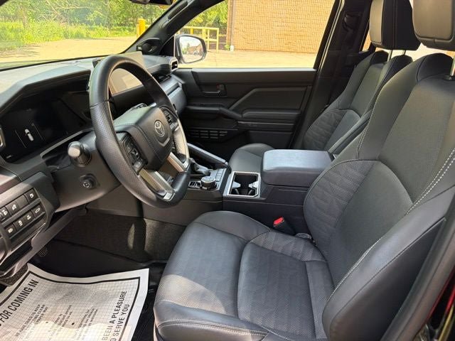 Used 2025 Toyota 4Runner TRD Off-Road Premium AWD/4WD image 9