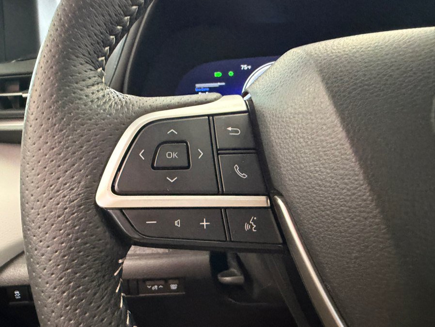 Used 2025 Toyota Sienna XSE FWD image 78
