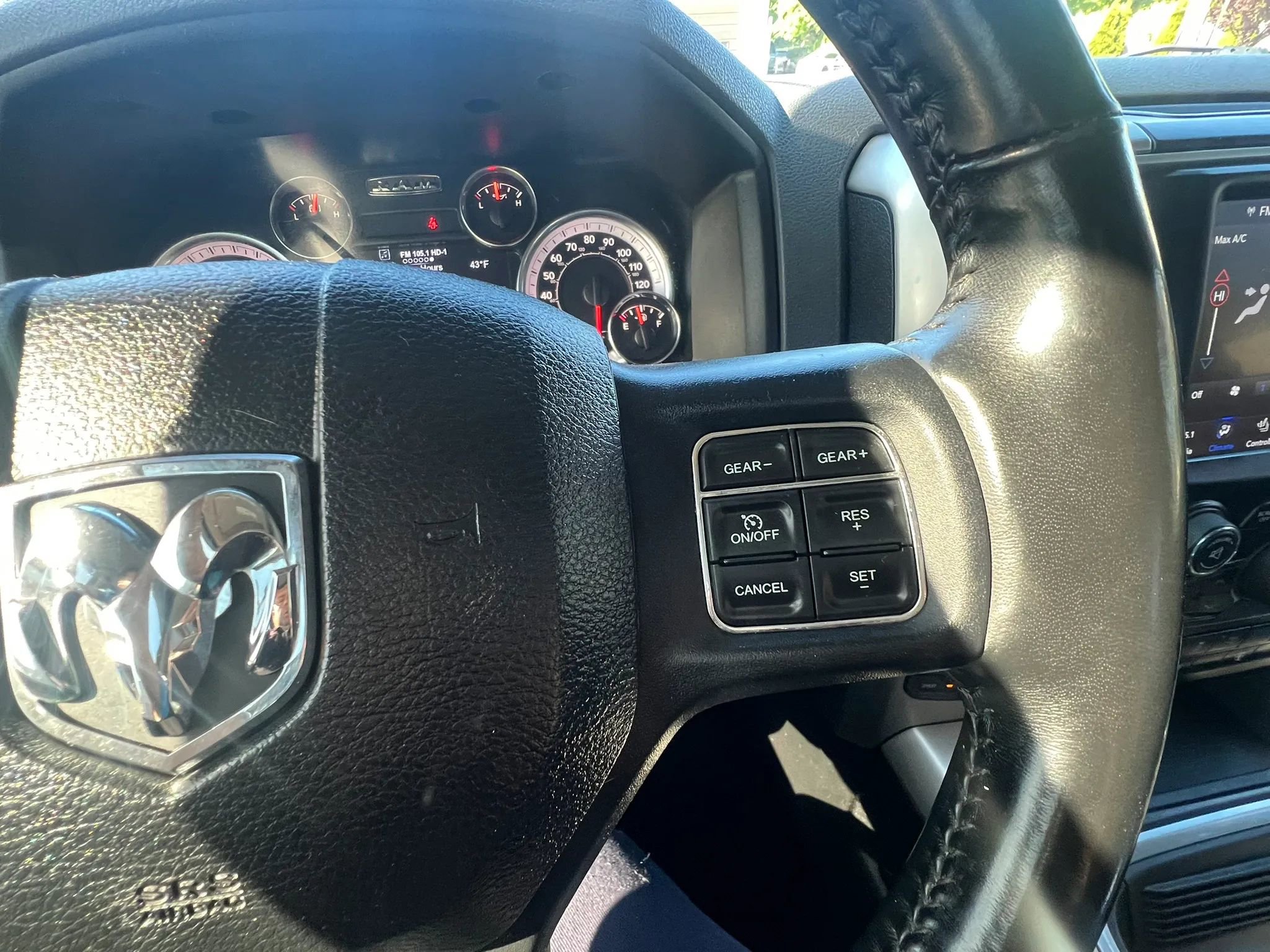 Used 2018 RAM 1500 SLT AWD/4WD image 20