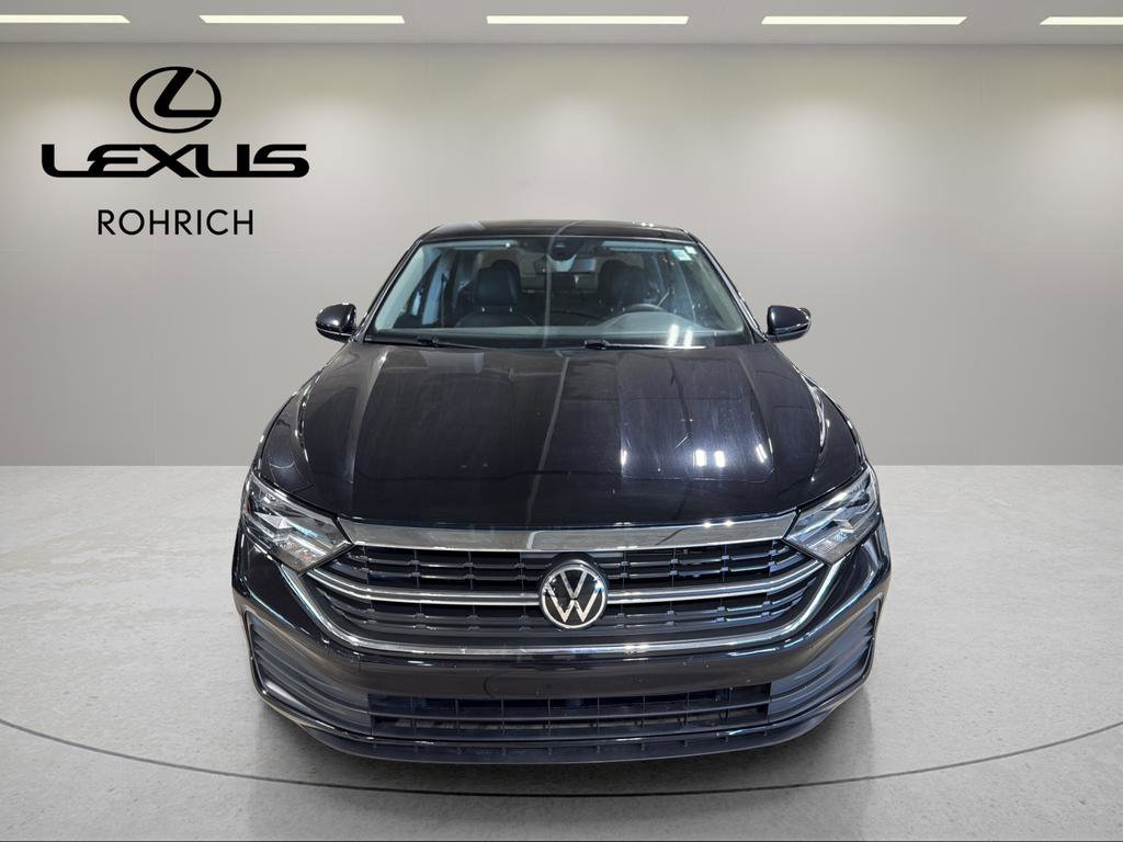 Used 2022 Volkswagen Jetta SE image 2