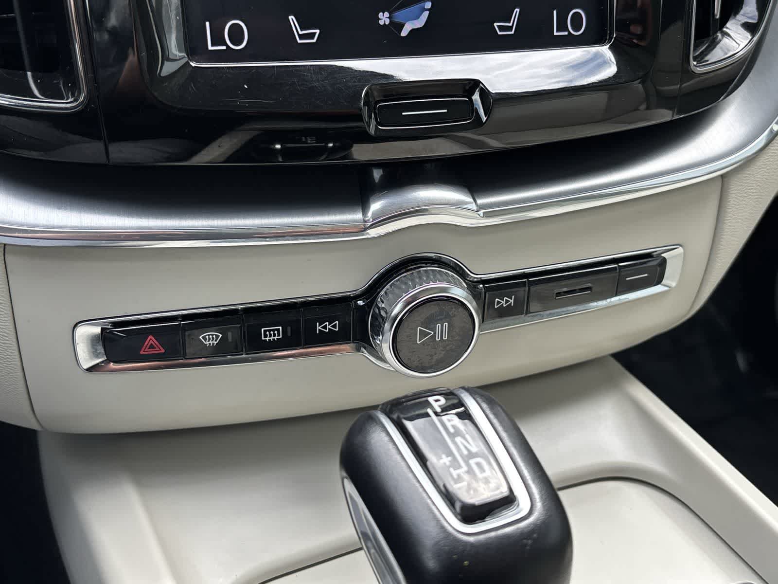 Used 2018 Volvo XC60 T5 Momentum w/ Convenience Package AWD/4WD image 23