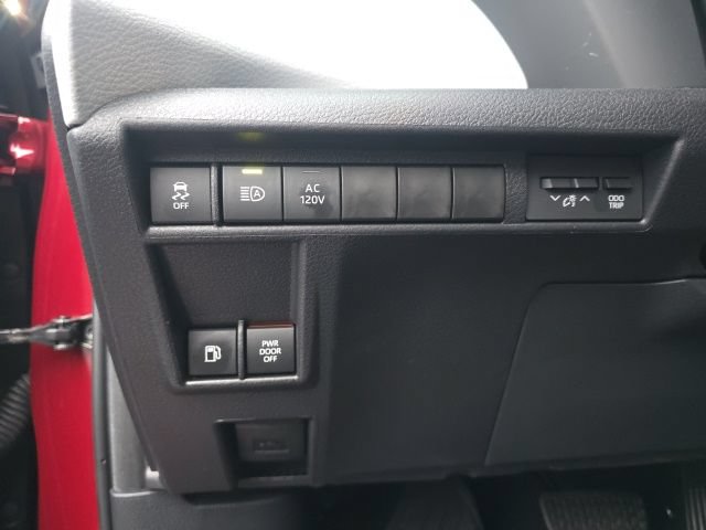 Used 2026 Toyota Sienna XLE FWD image 22