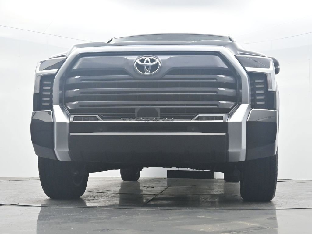 Used 2025 Toyota Tundra Limited AWD/4WD image 30