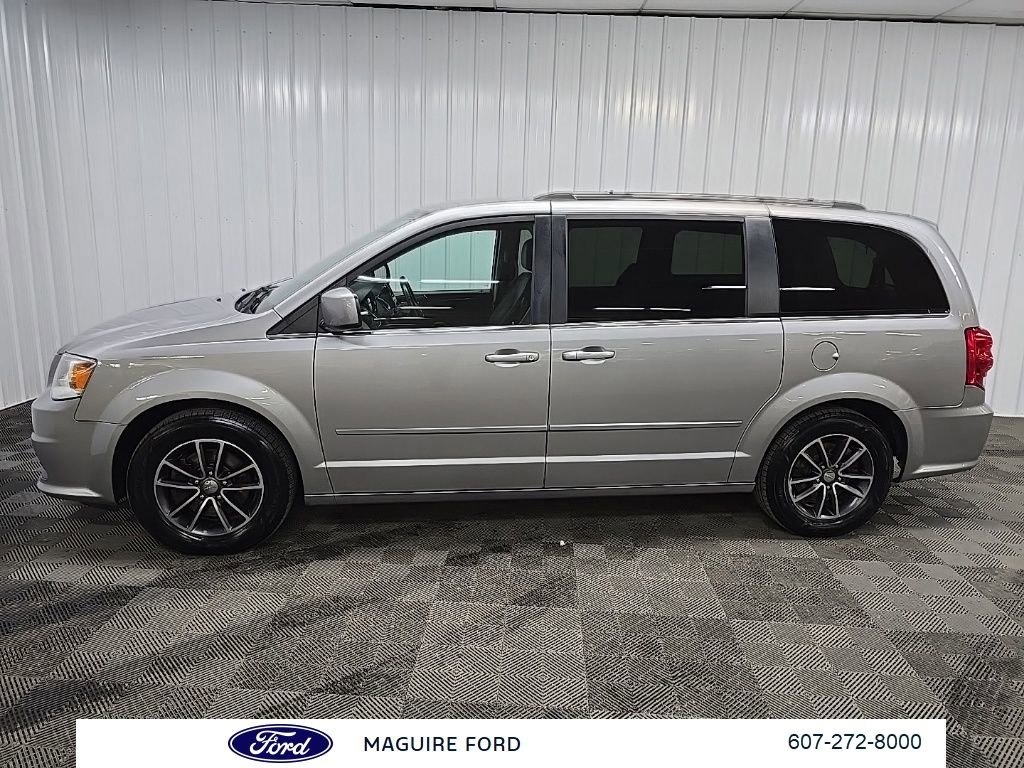 Used 2017 Dodge Grand Caravan SXT image 6