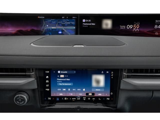 Used 2025 Lincoln Navigator L Reserve image 9