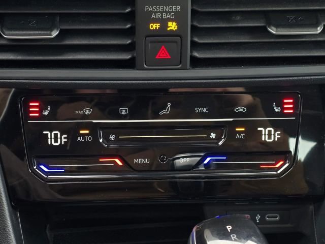 Used 2025 Volkswagen Jetta SE image 28