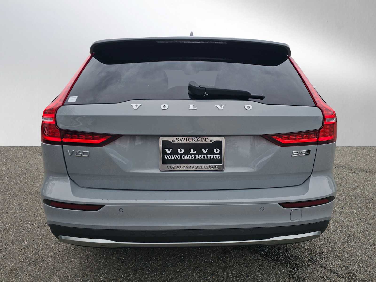 Certified 2025 Volvo V60 B5 Cross Country Plus image 4