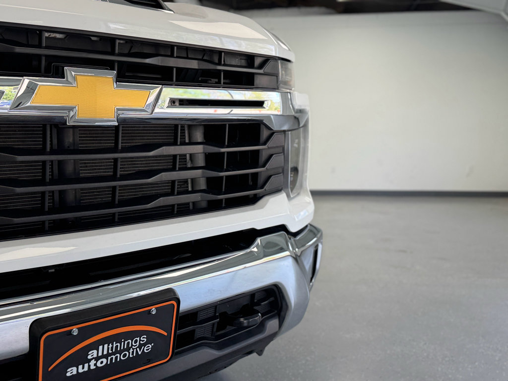 Used 2025 Chevrolet Silverado 2500 LT w/ Convenience Package AWD/4WD image 11