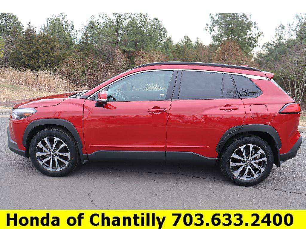 Used 2024 Toyota Corolla Cross XLE w/ Convenience Package image 4