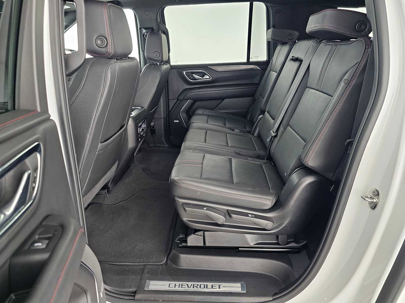 Used 2024 Chevrolet Suburban RST w/ Luxury Package image 18