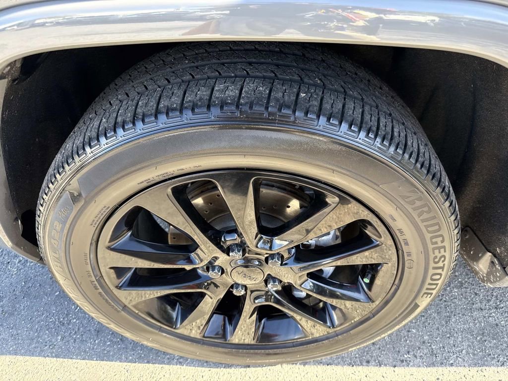 Used 2019 Jeep Grand Cherokee Altitude image 12