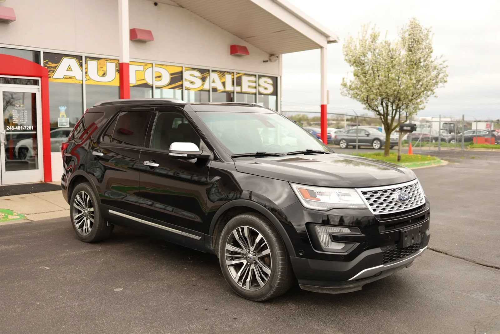 Used 2016 Ford Explorer Platinum AWD/4WD image 3