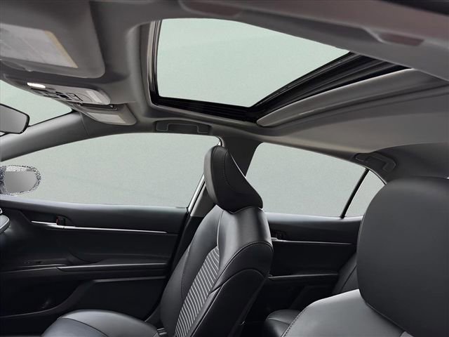 Used 2023 Toyota Camry SE image 13