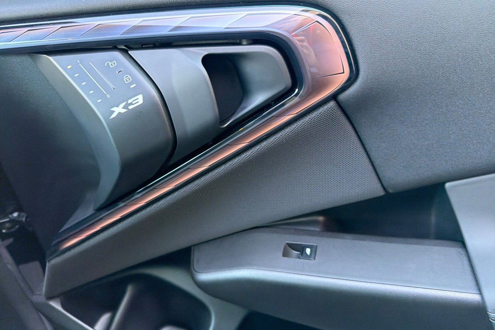 Used 2025 BMW X3 xDrive30i w/ Premium Package image 21