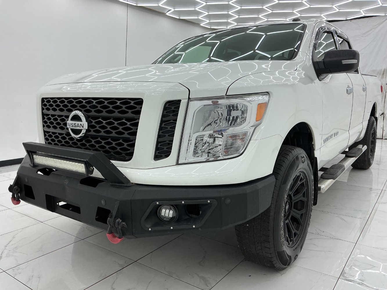Used 2019 Nissan Titan SV AWD/4WD image 1