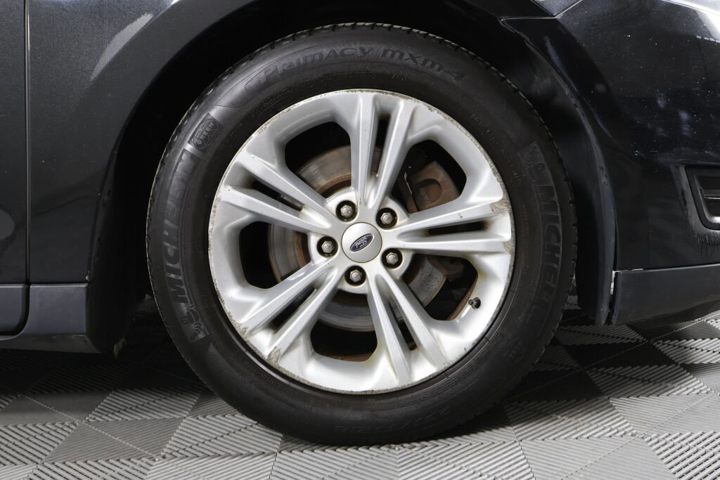 Used 2015 Ford Taurus SEL image 6