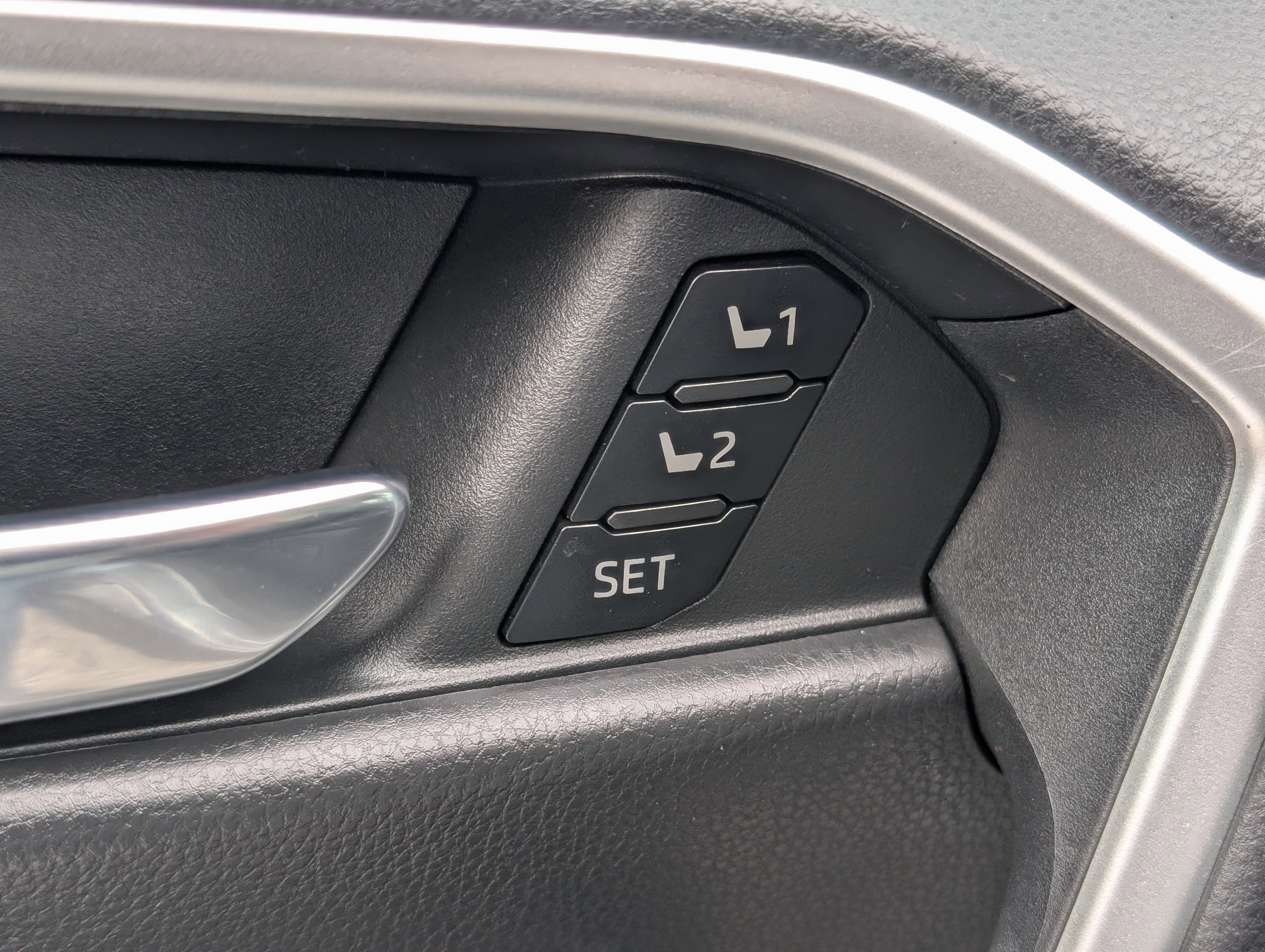 Used 2022 Toyota RAV4 XLE Premium image 30