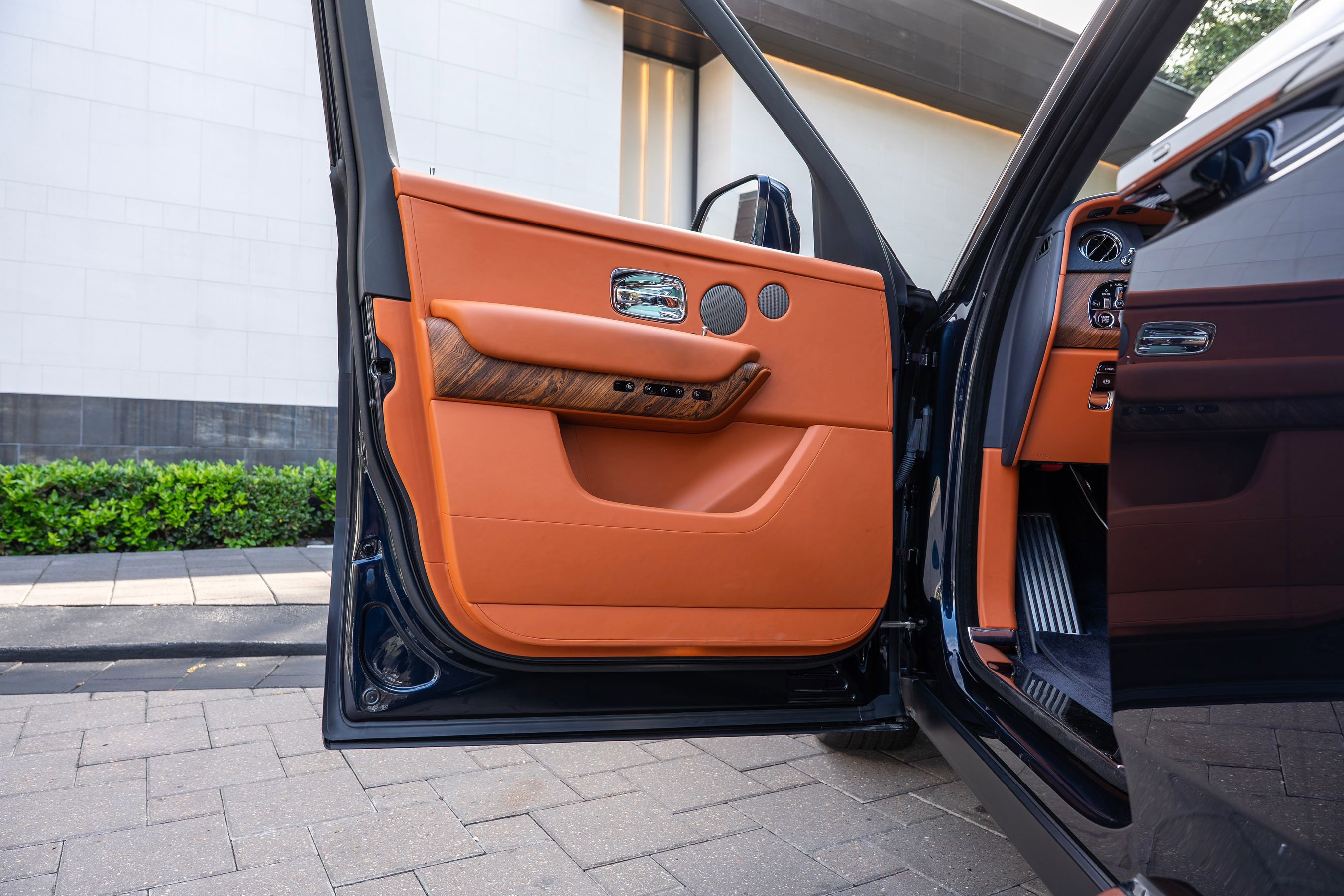 Certified 2024 Rolls-Royce Cullinan AWD/4WD image 7