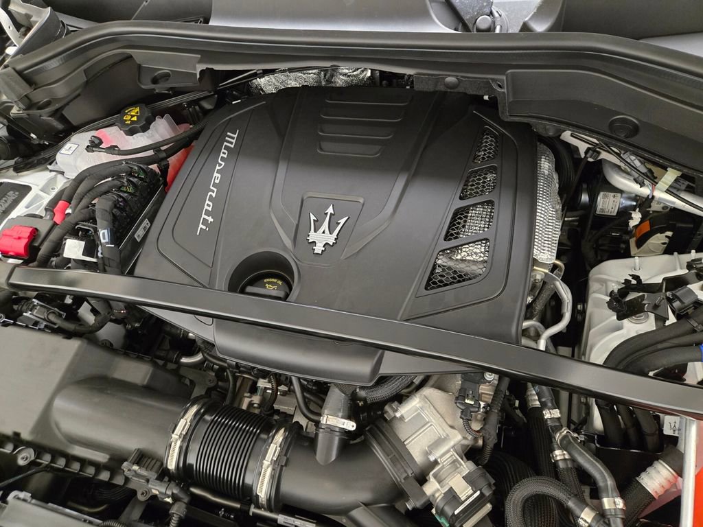 New 2025 Maserati Grecale Modena image 27