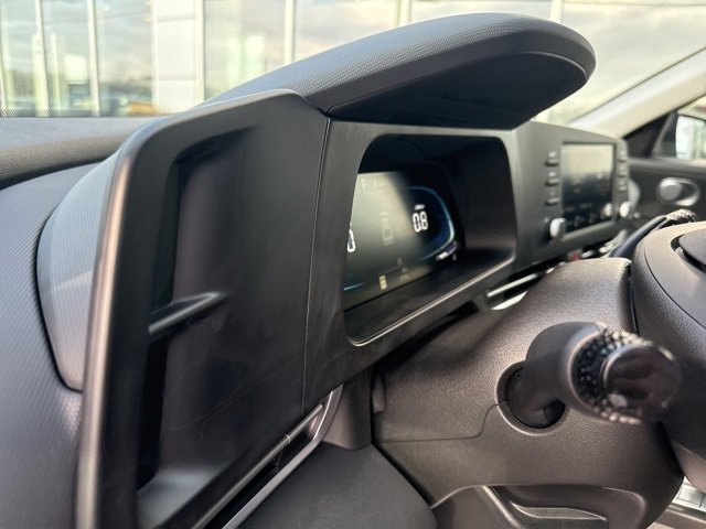 Certified 2025 Hyundai Elantra SE image 23