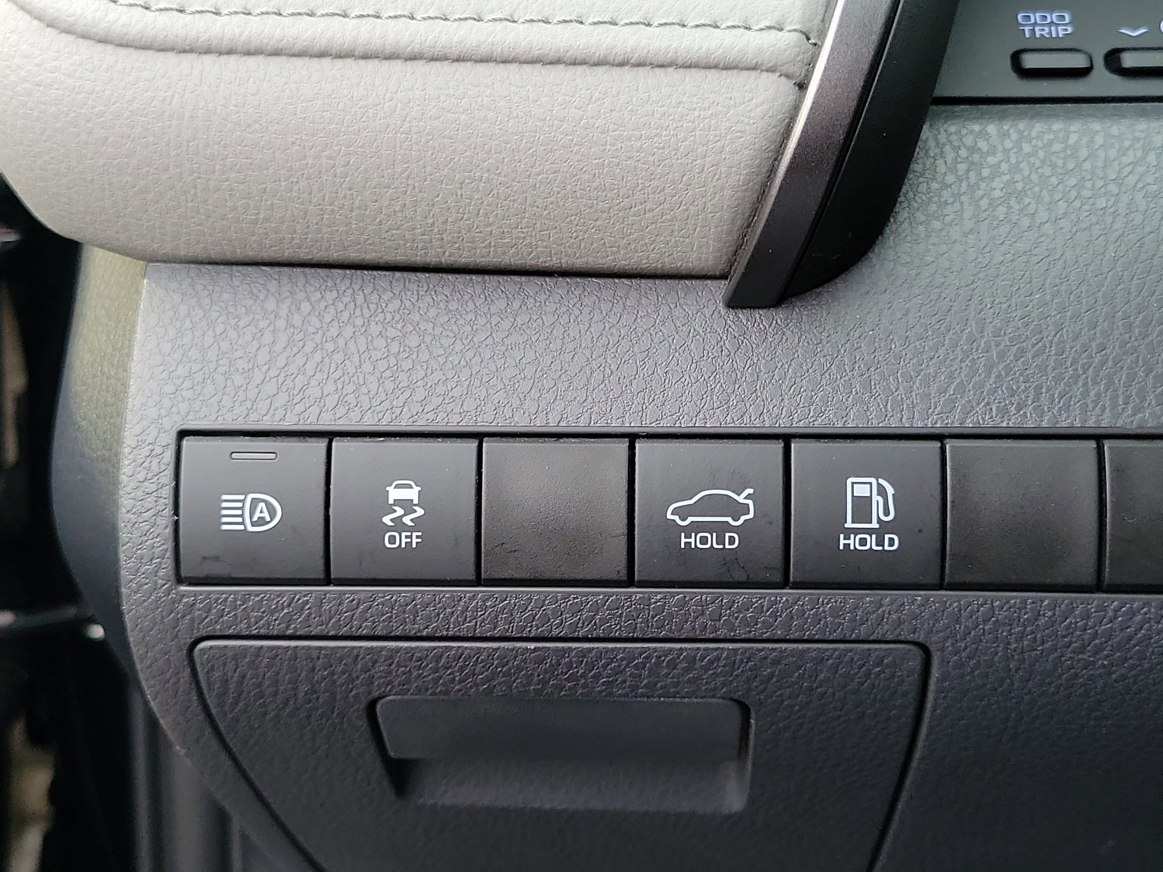 Used 2019 Toyota Camry LE image 12