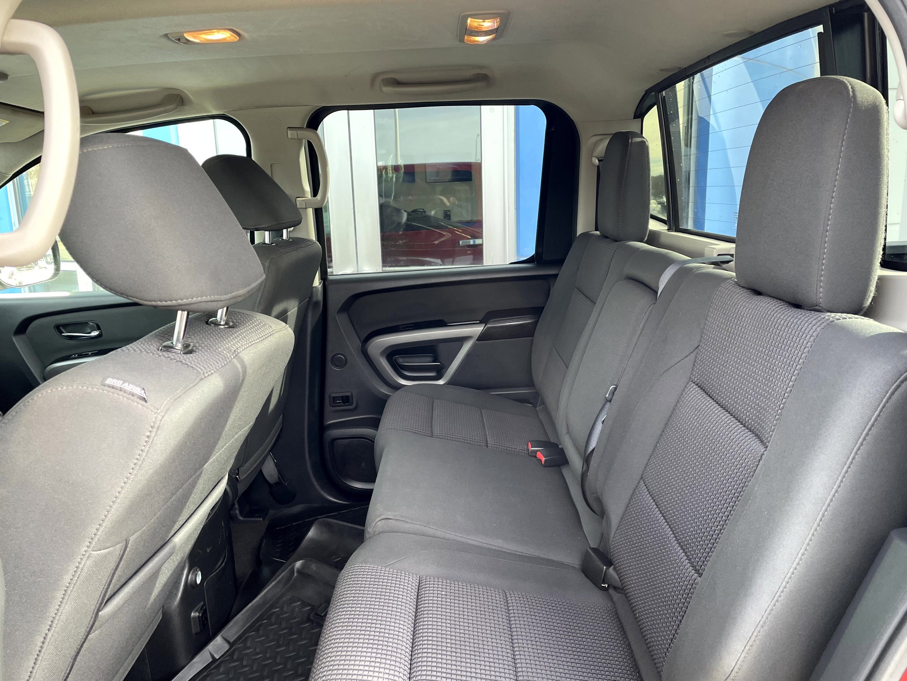 Used 2015 Nissan Titan SV w/ SV Value Truck Package image 10