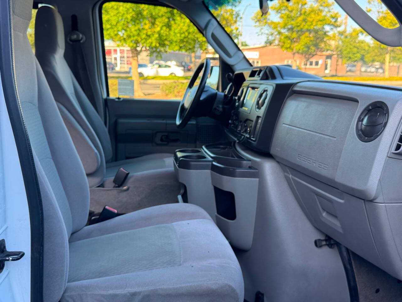 Used 2012 Ford E-350 and Econoline 350 XLT RWD image 9