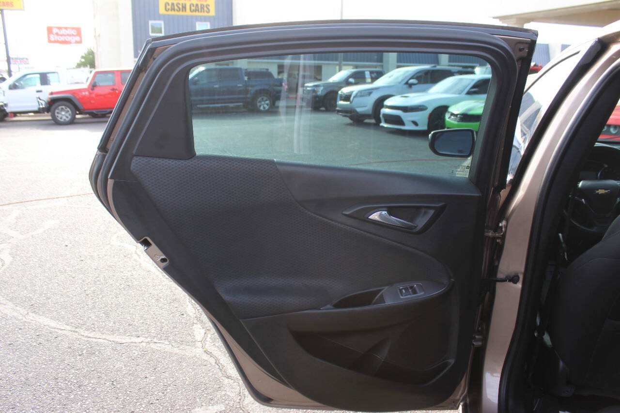 Used 2018 Chevrolet Malibu LT FWD image 16