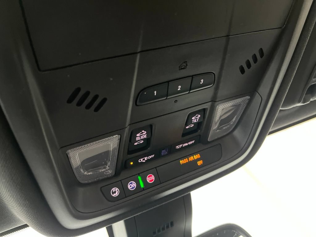 Used 2019 Buick Regal Avenir w/ Driver Confidence Package II FWD image 17
