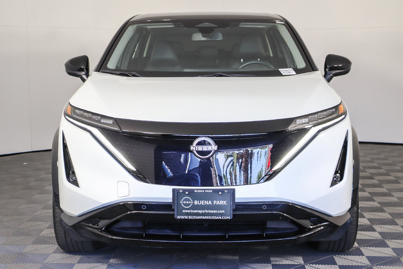Used 2024 Nissan Ariya FWD image 2