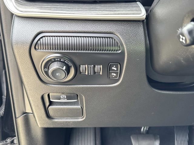 Used 2024 Jeep Wagoneer Series II w/ Flexible Seating Group RWD image 32