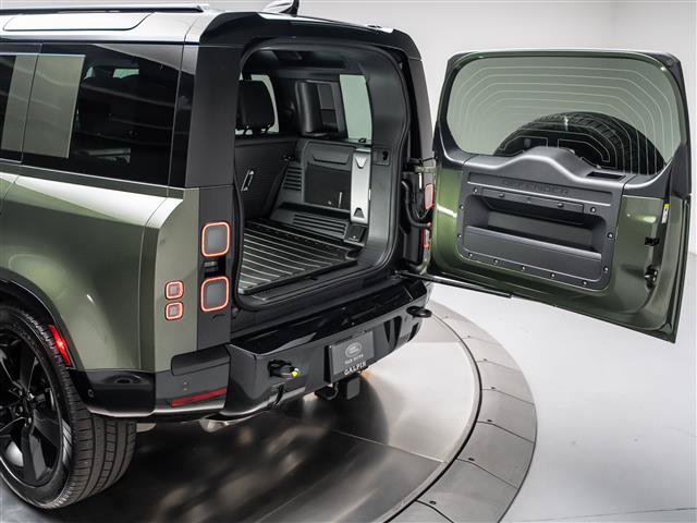 New 2026 Land Rover Defender 110 X-Dynamic SE AWD/4WD image 32