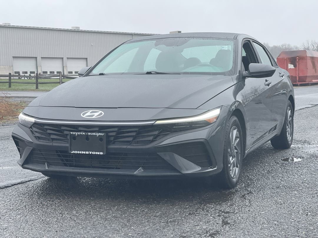 Used 2024 Hyundai Elantra Blue FWD image 2