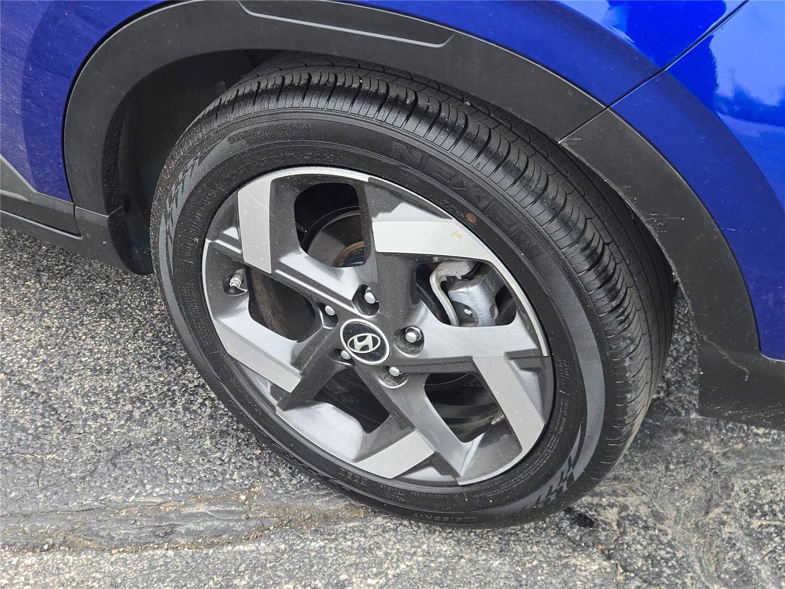 Used 2025 Hyundai Venue SEL image 18