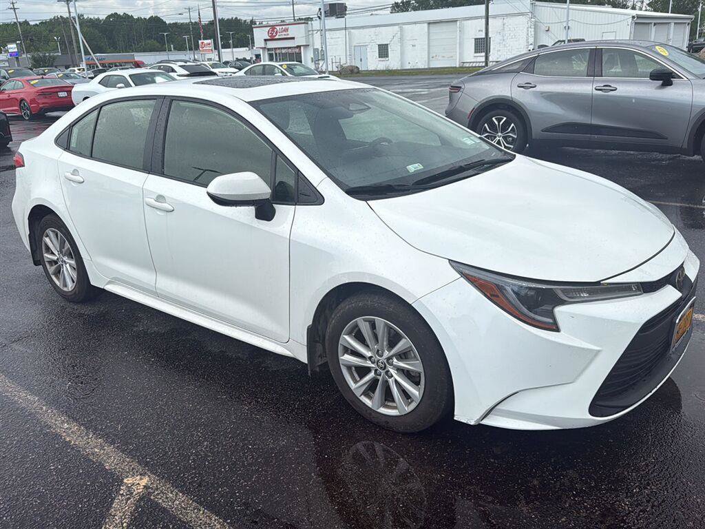 Used 2023 Toyota Corolla LE w/ LE Premium Package FWD image 2