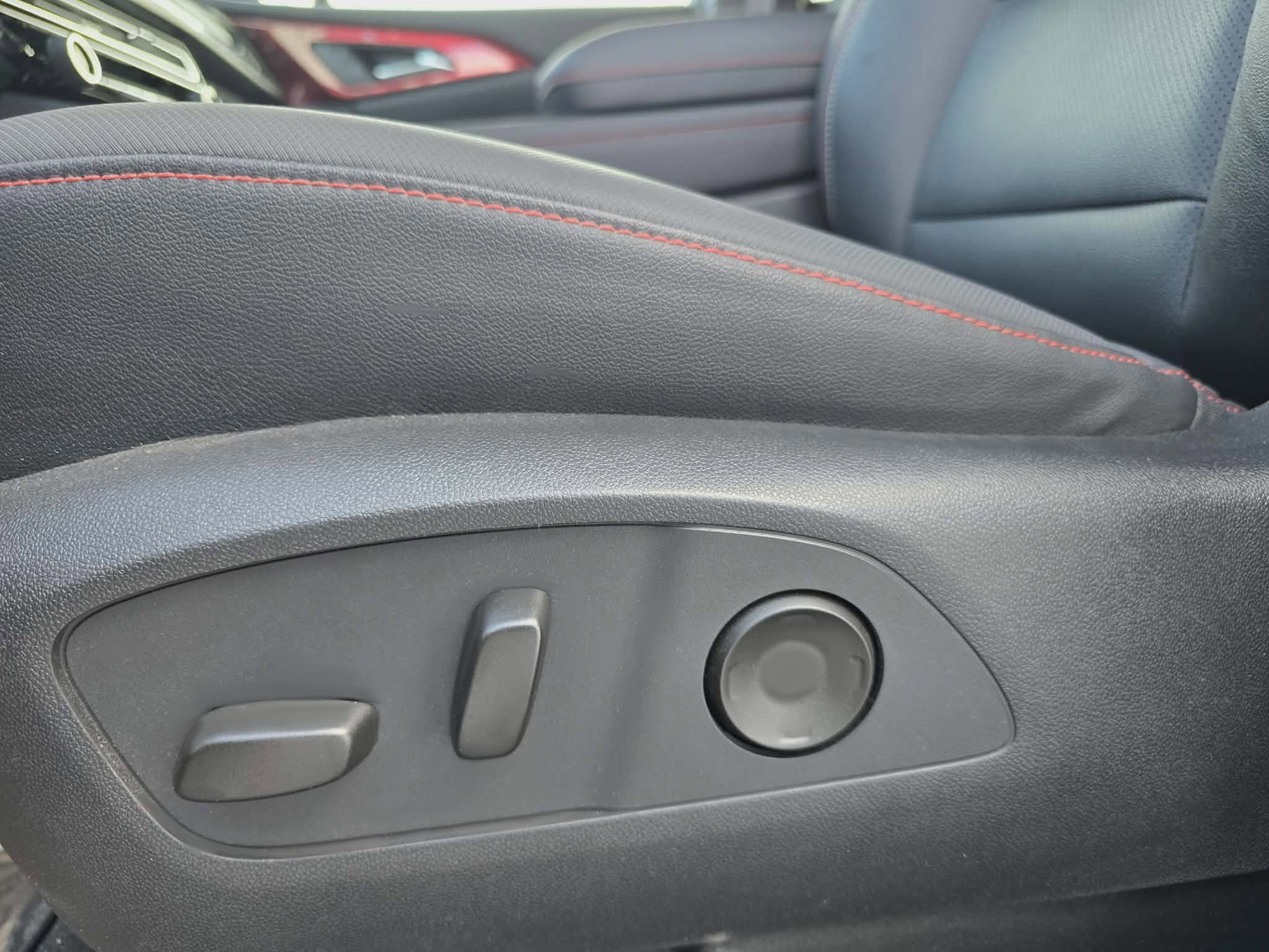 Used 2024 Chevrolet Traverse Z71 image 11