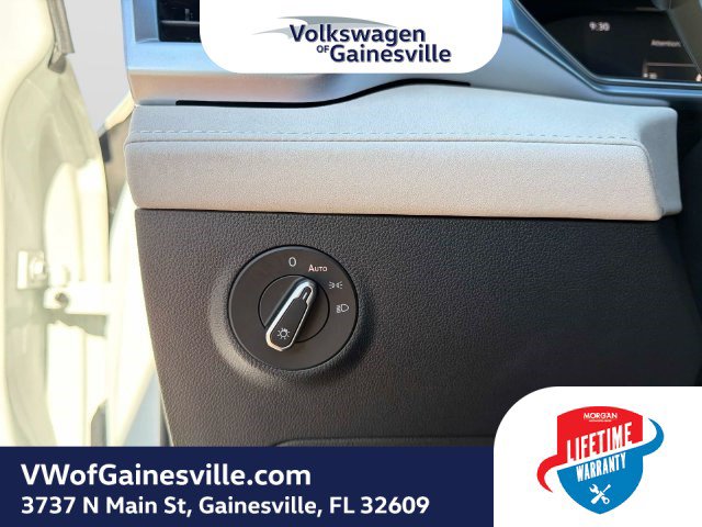 Used 2025 Volkswagen Taos SE FWD image 28